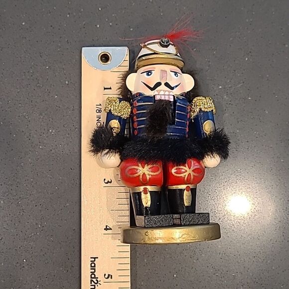 wooden nutcracker movable mouth, 4 " tall, set of 6 - Picture 6 of 8